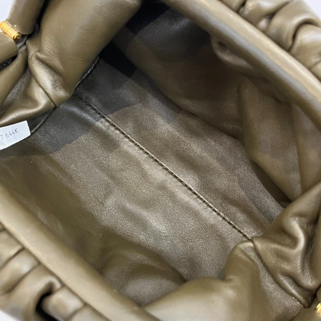 Borsa a tracolla Bottega Veneta pelle mini the pouch kaki donna abbigliamento