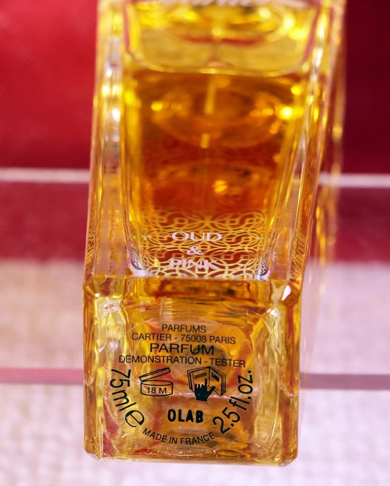 Concentración de perfume Cartier Les Heures Voyageuses Oud & Pink 2,5 oz (75 ml). Foto 3 de 4