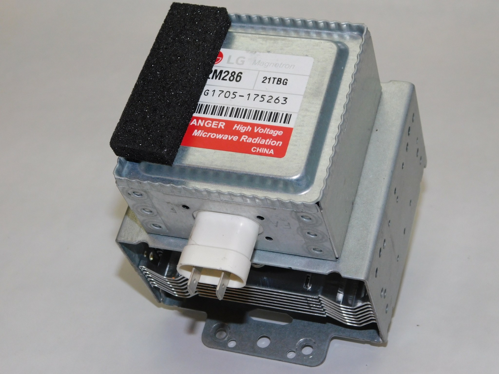 LG EAS61382907 Genuine OEM 2M286 21TBG Microwave MAGNETRON 1350W LMC2075ST LG EAS61382907 Genuine OEM 2M286 21TBG Microwave MAGNETRON 1350W LMC2075ST