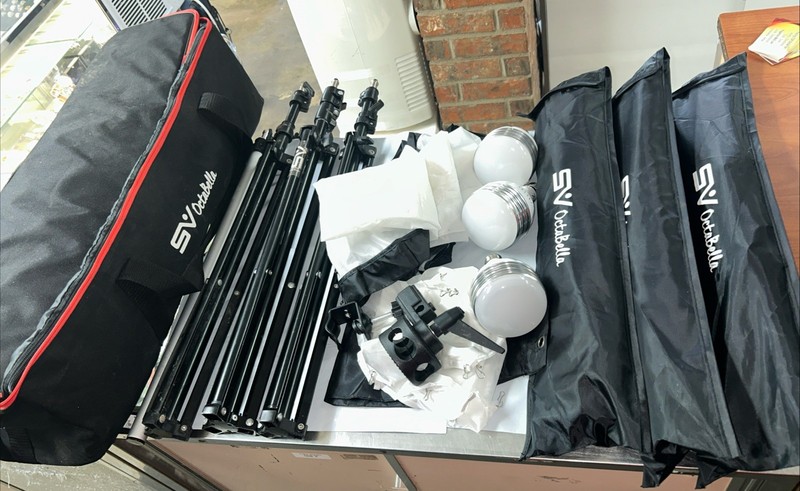 SMITH VICTOR Ace56215 Lighting Kit w/ 3 Bulbs  Flashlites, Tripods, Umbrellas,