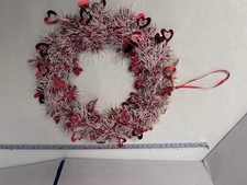 Valentine's Day Wall/Door hanging decor garland white/red small hearts wreath