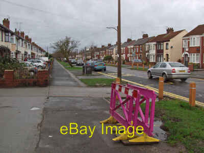 Photo 6x4 James Reckitt Avenue, Hull Sutton Ings/TA1231 Seen from its ju c2008