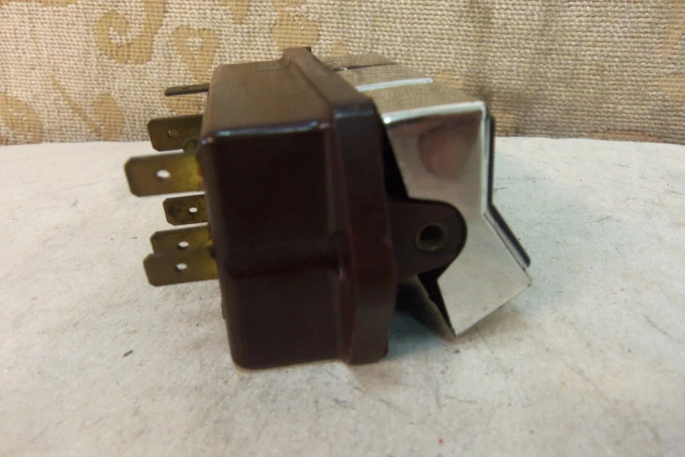 NUEVO DE LOTE ORIGINAL OPEL TRIPLE LUZ BASCULANTE INTERRUPTOR CLÚSTER CLÁSICO DISCO OLÍMPICO  Foto 3 de 4