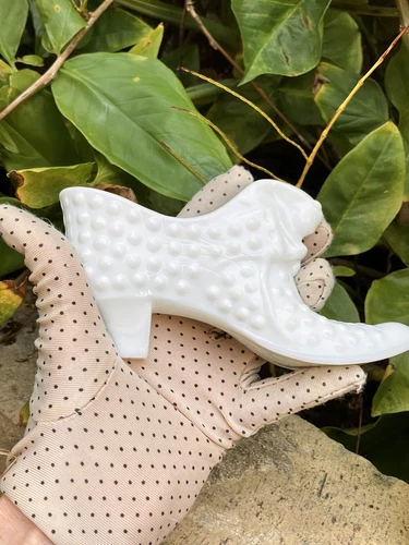 Vintage Fenton High Heel Shoe w Cat Figurine White Hobnail Milk Glass Orig Label