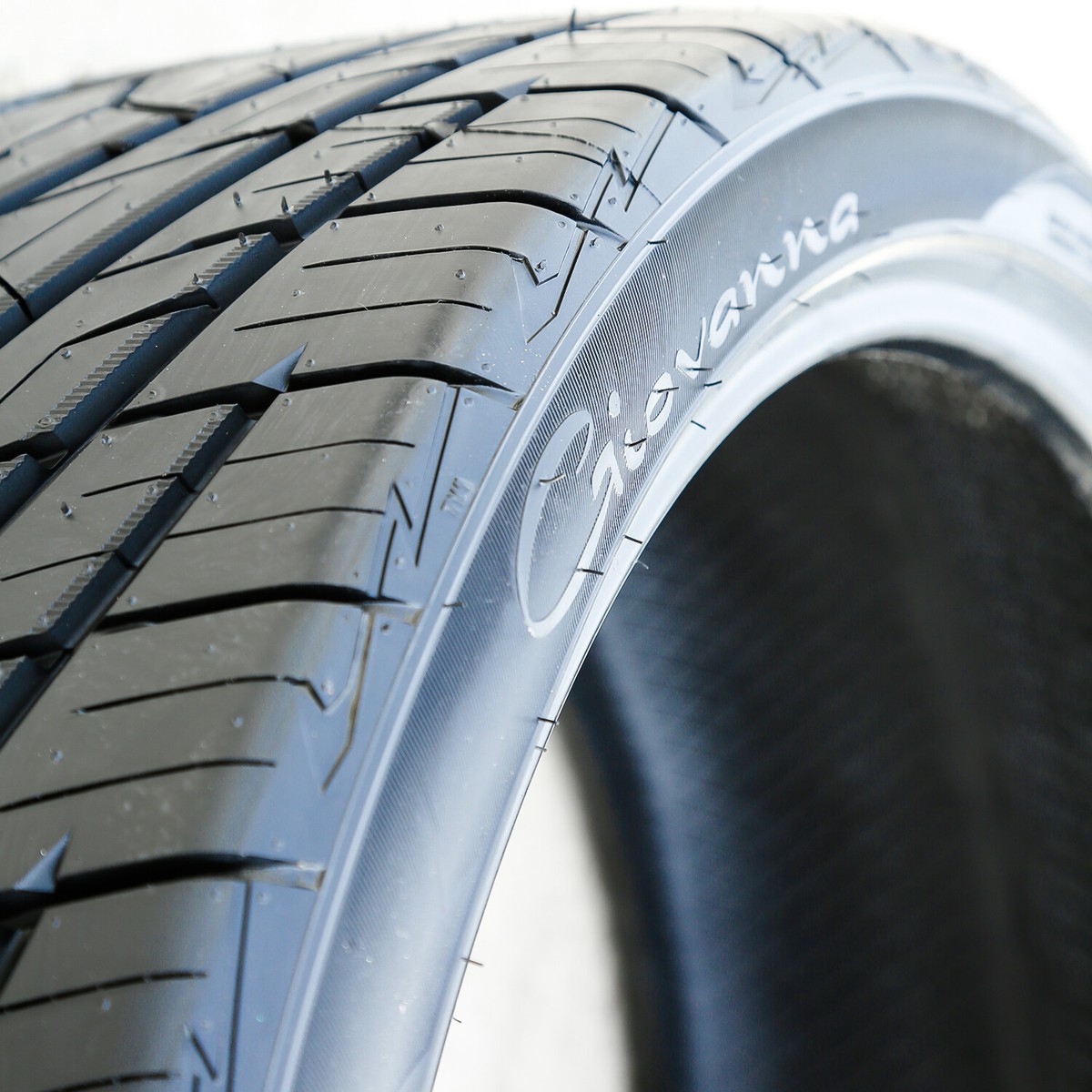305/35R24 112V XL Giovanna A/S 4 Tires | AS | Black Sidewall