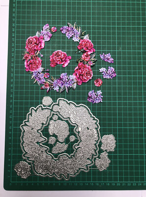 Großes 12-teiliges dekoratives 3D Blumenkranz Stanzenset - größte Stanze Maße 15 x 15 cm