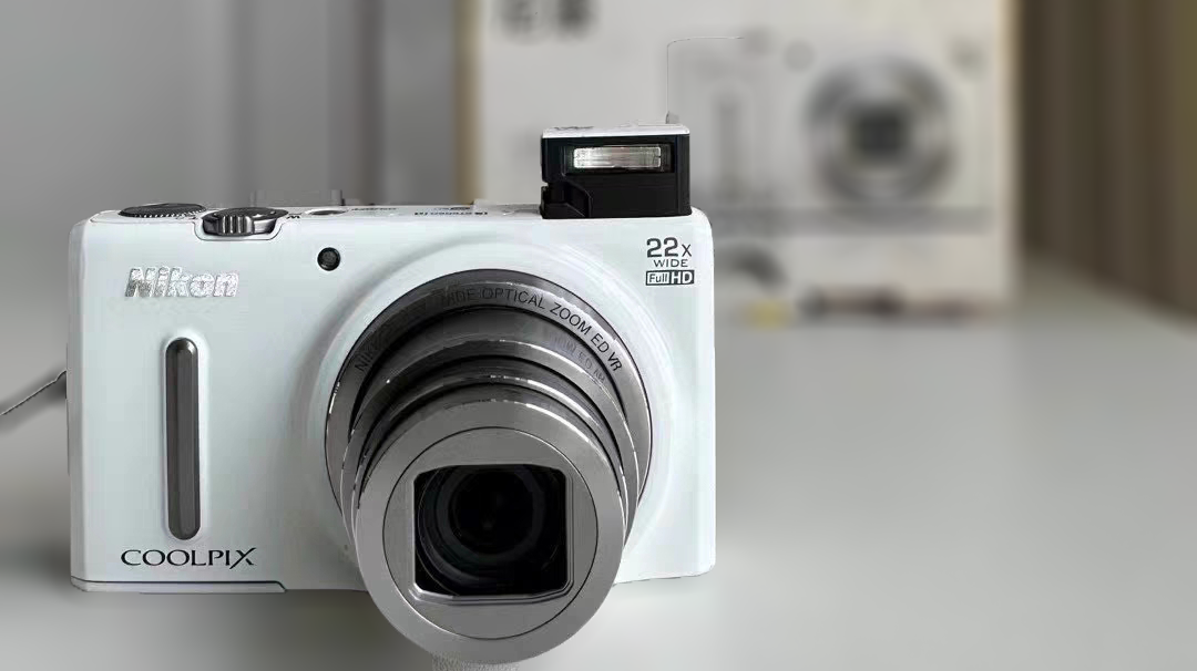 ニコンNikon COOLPIX S9600NIKKOR 22X Nikon COOLPIX S9600 16.0MP 22x Optical Zoom Digital Camera