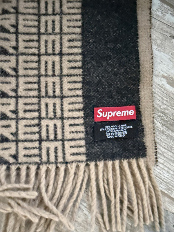 Supreme Repeat Logo Wool Cashmere Knit Scarf Beige/Black Logo never used