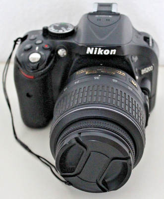 Nikon D 5200 24,1MP Digitale Spiegelreflexkamera + 18-55mm Objektiv- C63 1666 S6