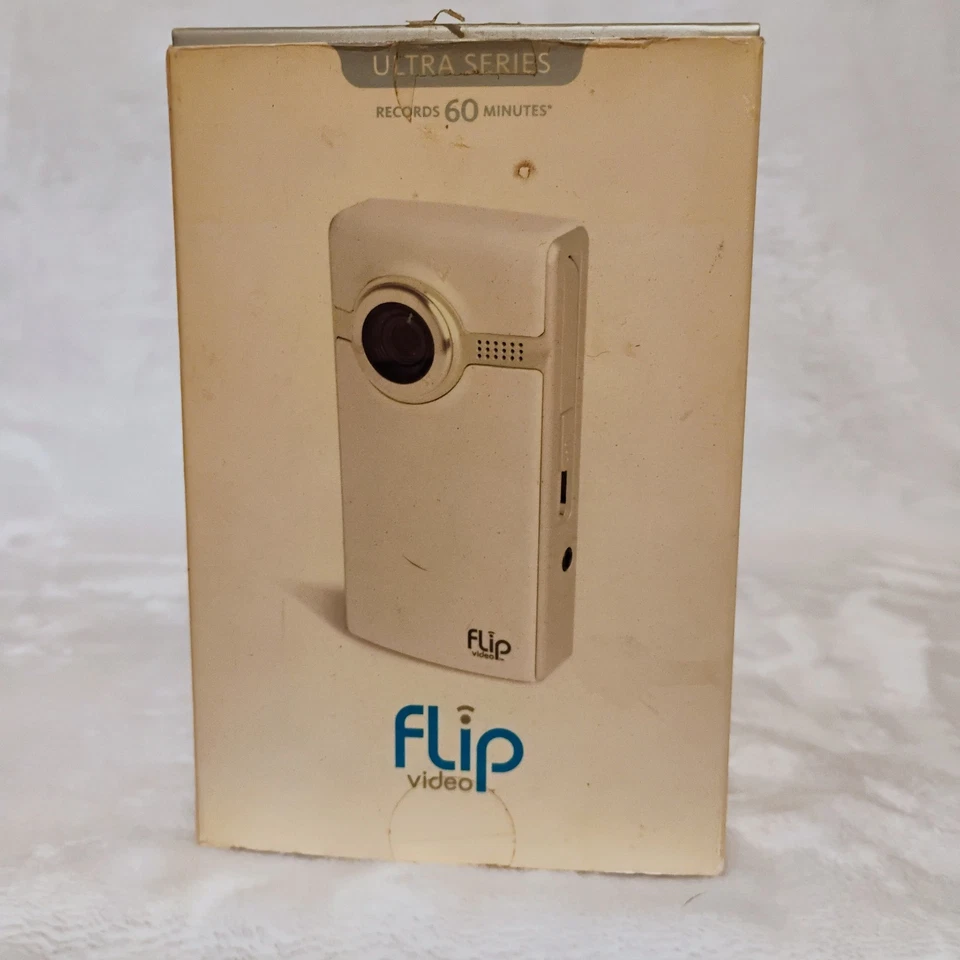 Flip Video Ultra Series White & Silver 2GB 60 Minutes 2007 USB Camcorder NEW - Image 3 of 4