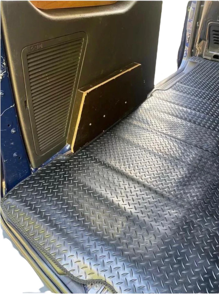 SE ADAPTA FORD TRANSIT CONNECT LWB 2014-2022 A MEDIDA ALFOMBRILLA DE GOMA NEGRA A MEDIDA Foto 2 de 3