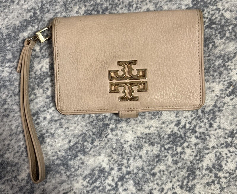 Tory Burch Britten Wallet Wristlet Color Tan