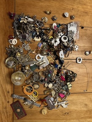 Mixed Jewelry Lot of 4 LBS Costume Fashion Designer Rings, Necklaces, Bracelets