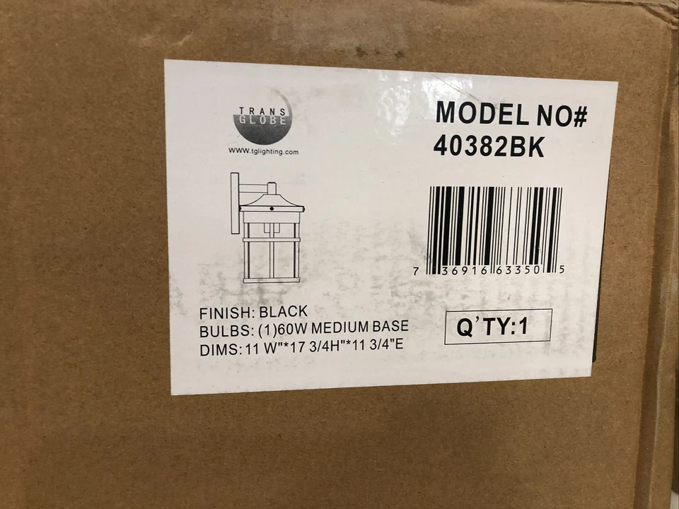 Transglobe 40382BK 17,75 дюйма 1Light черный уличный настенный светильник прозрачное треснутое стекло - Изображение 2 из 3