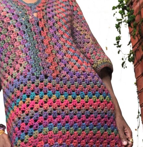 Amethyst Rose Vibrant Open Weave Handcrafted Crochet 3/4 Sleeves Sweater Dress - 第 2/16 張圖片