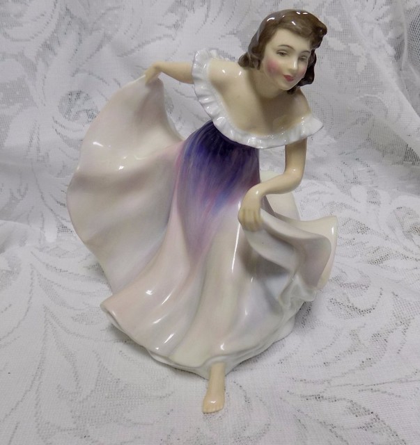 ROYAL DOULTON FIGURINEGYPSY DANCE1958H.N.2230BONE CHINAENGLAND eBay