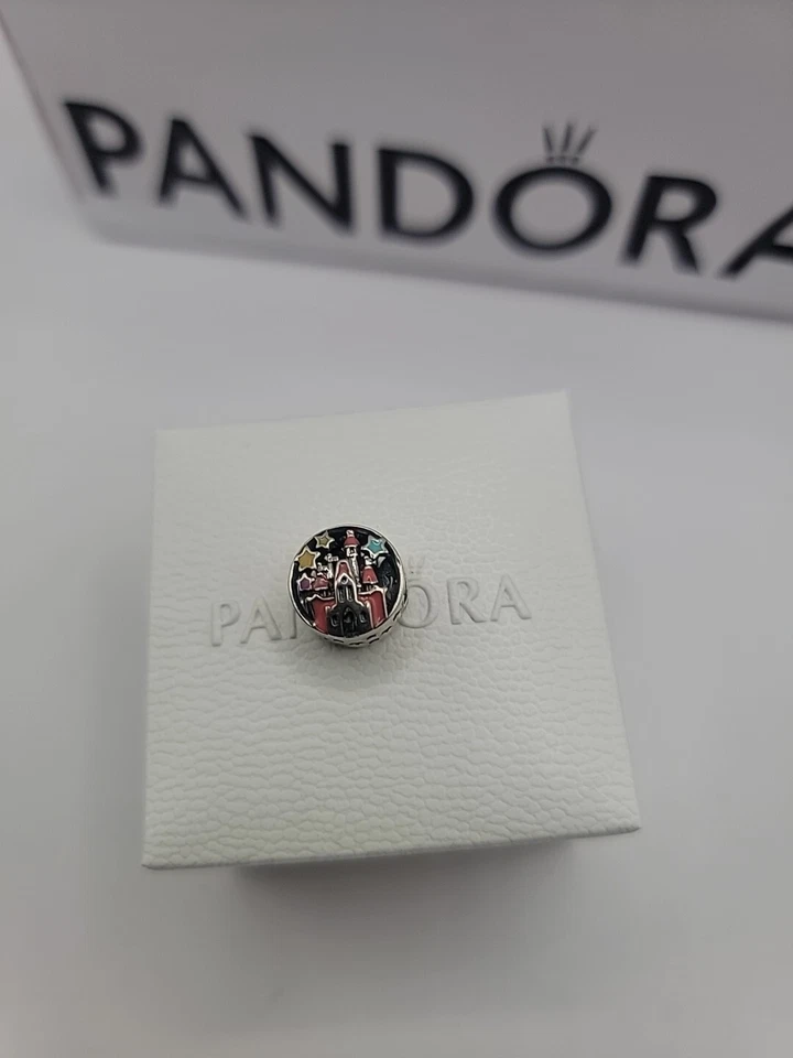 Berloque autêntico Pandora parques da Disney 2022 Castelo da Cinderela Meu Lugar Feliz B40 - Imagem 4 de 4