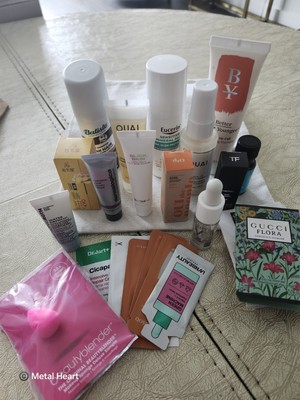 26 Item High End FS + TS Beauty Skin Care Fragrance Bundle 4 NWT Makeup Bags 