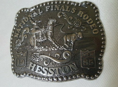 Hebilla de coleccionista vintage 1985 Hesston National Finals Rodeo edición limitada nueva sellada - Imagen 2 de 6