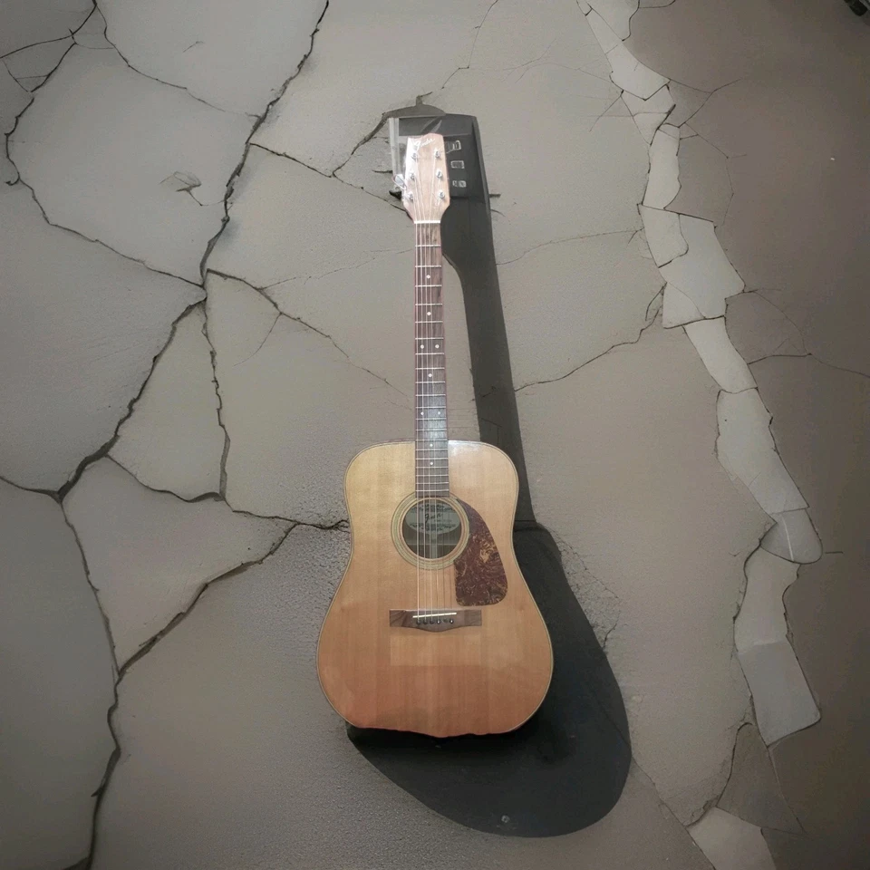 Beautiful 1980s Fender F-210 Guitar - Image 3 of 4