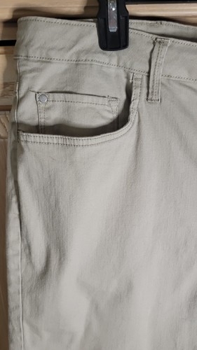Riders by Lee Bermuda Shorts Womens 22 M Khaki Tan Midrise Stretch 5-Pocket - Picture 2 of 5