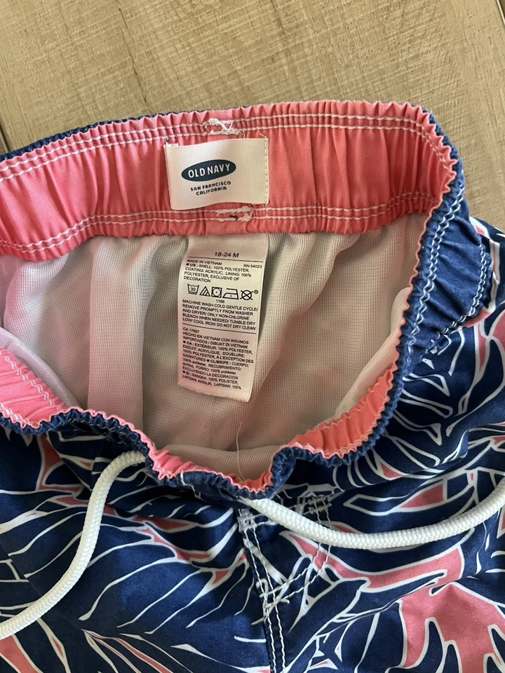 Antiguo traje de baño azul marino para niños pequeños forrado Carters protector contra erupciones - talla 18-24 meses Foto 3 de 4