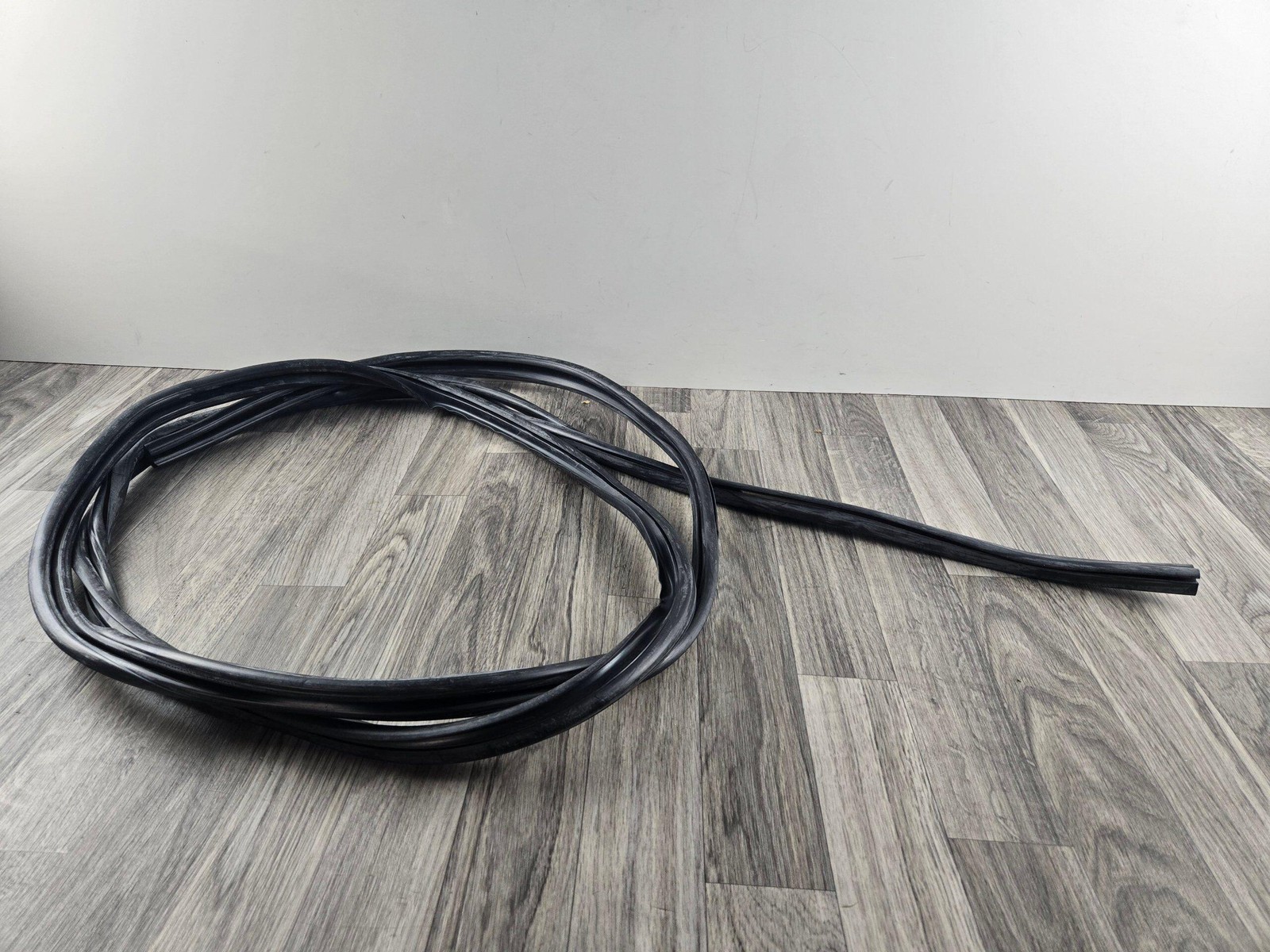 Rolls Royce & Bentley 1966-1989 Windshield Seal Waterstrip Rubber PW58458