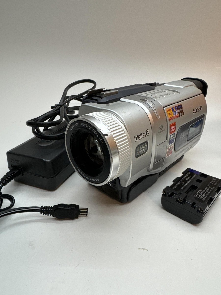 Sony NTSC HandyCam Camcorder Standard 8/Hi8/Digital8 (DCR-TRV840