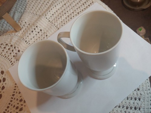 Vintage retro hand painted floral butterfly gold trim 5" porcelain mug cup pair - Picture 6 of 8