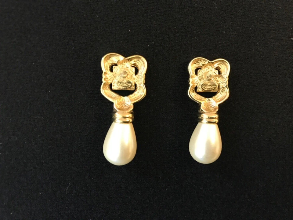 Vintage GIVENCHY 1980’s LOGO Gold Plated Pearl Pierced EARRINGS. - Image 4 of 4