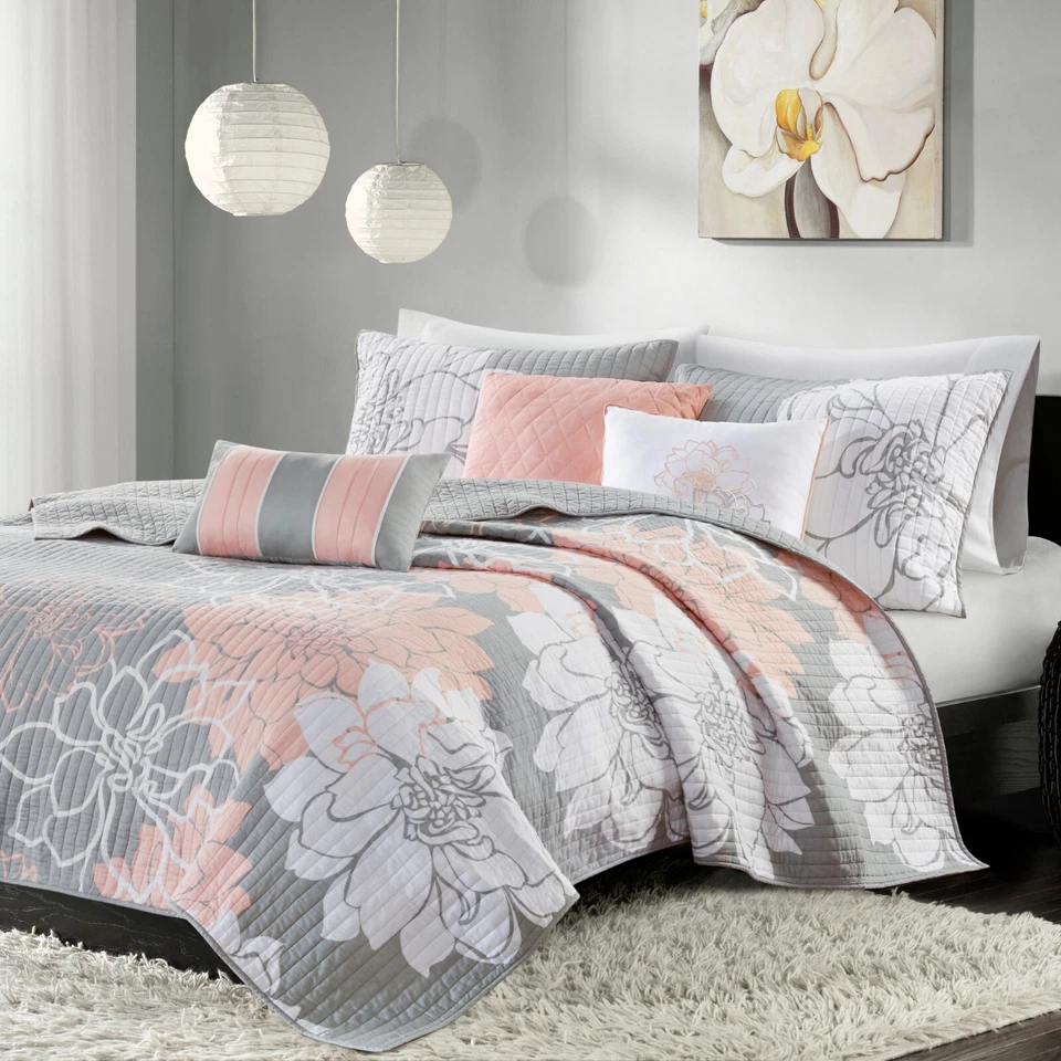 Madison Park Lola 6 Piece Printed Cotton Quilt Set with Throw Pillows Queen King - Image 3 of 4