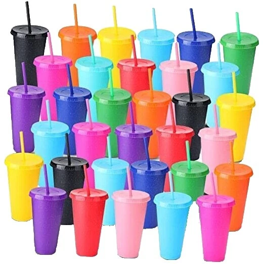 Рождественское пространство праздничная столовая посуда и столовые приборы