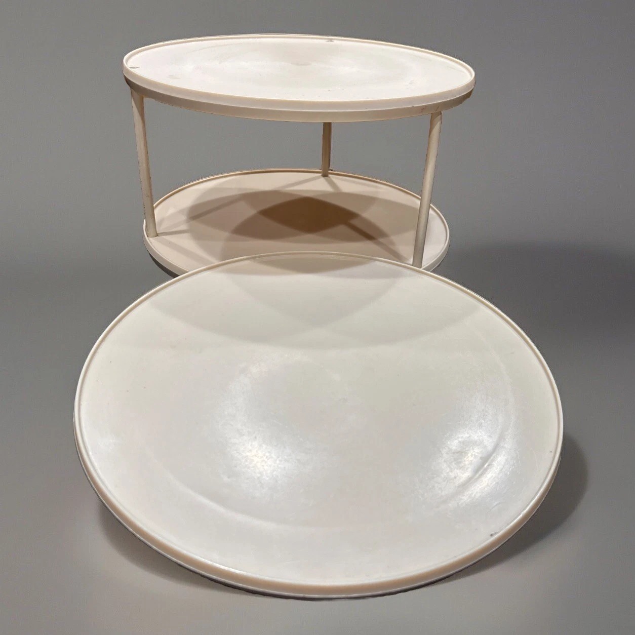 2 Vintage Tan or Almond Rubbermaid Lazy Susan Spice Organizer Carousel Trays