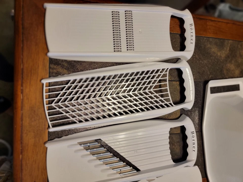 Mandolina Borner V-Slicer con insertos rallador tazón ondulado soporte para gofres hecho en Alemania Foto 2 de 4