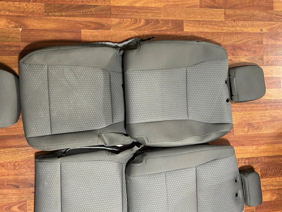 Juego completo de fundas de asiento de ropa originales que salieron de una F250 2020. Foto 3 de 4