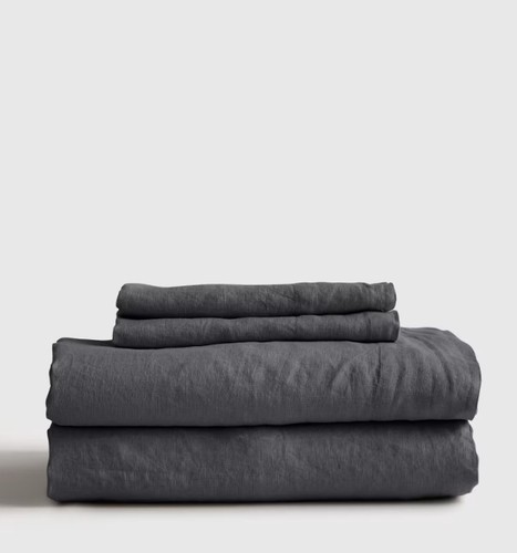 NWT QUINCE EUROPEAN LINEN SHEET SET 4 PIECE CHARCOAL QUEEN MSRP $184 - Afbeelding 1 van 14