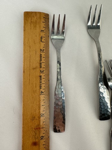 Set of 8 Stainless Rogers Co Korea Silverware Hammered Design Seafood Apps Forks - Picture 4 of 4