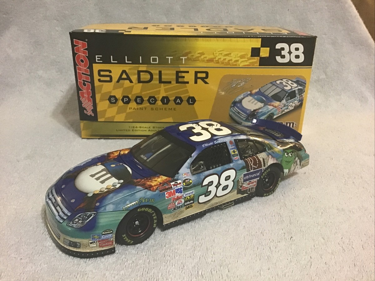 2006 Action ELLIOTT SADLER #38 M & M's / Pirates Caribbean Dead