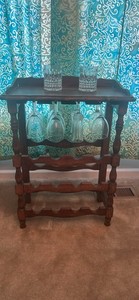 Wine Bar/Table With 7 Glasses, 2 Champagne Flutes, 2 Crystal Glasses