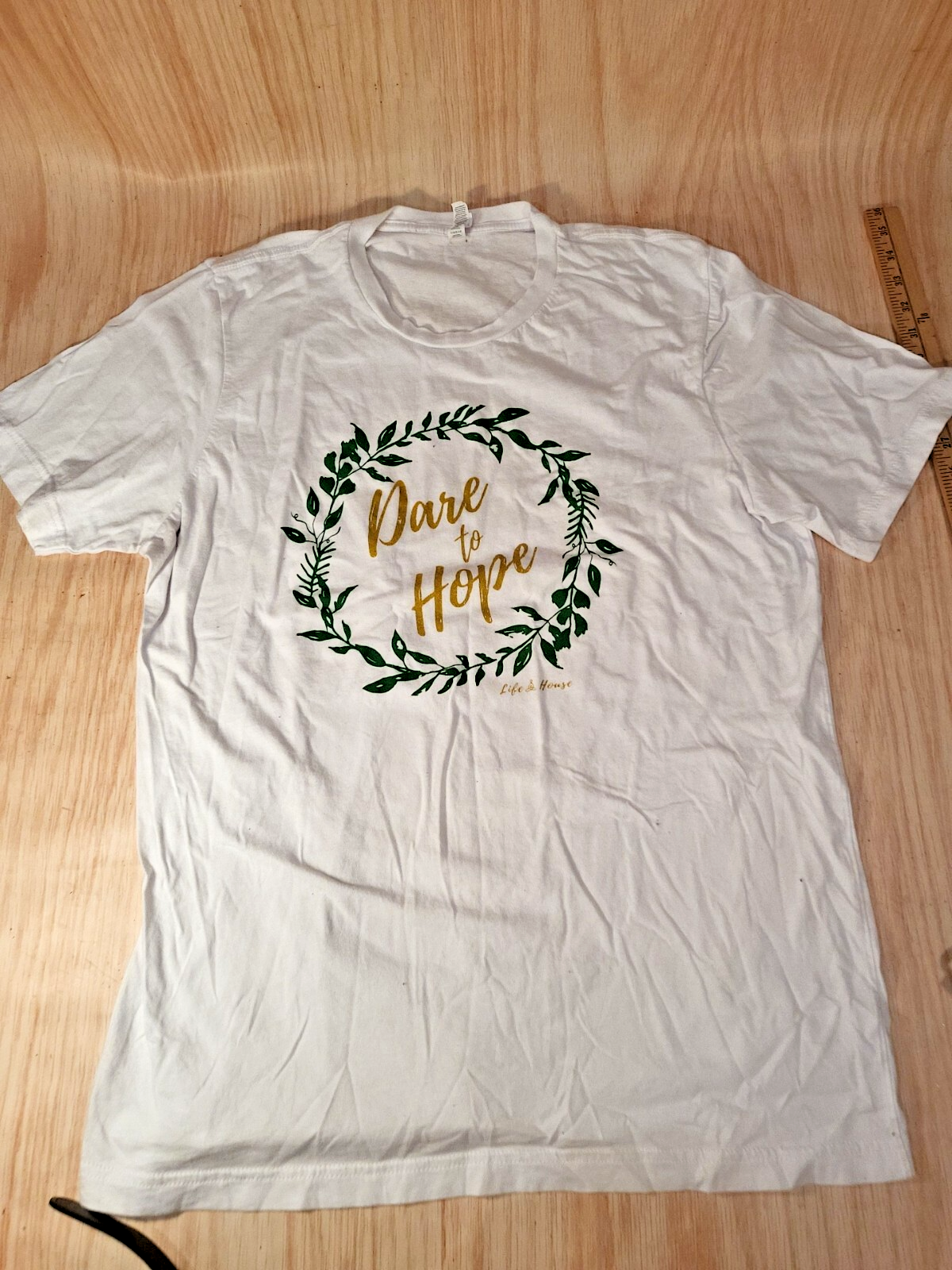 Christian T-Sharirt XL White with Gold Dare to Hope Graphic