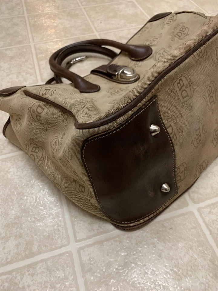 Bolso Dooney and Bourke beige para mujer Foto 3 de 4