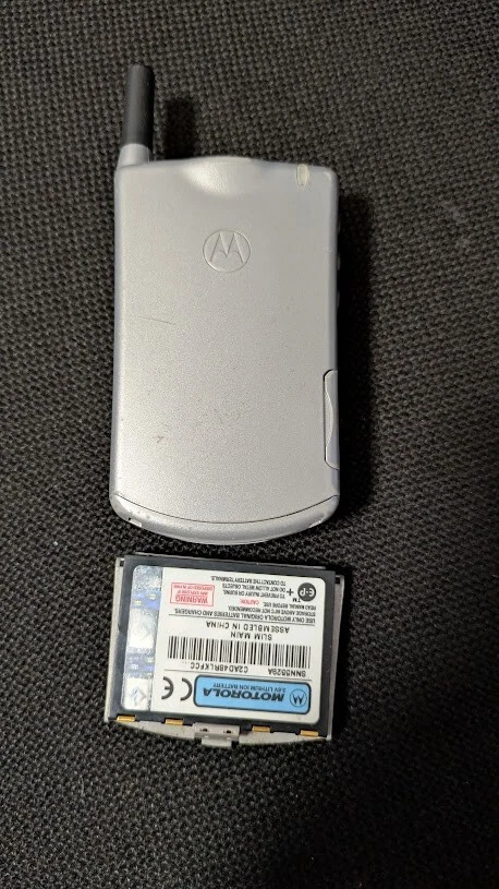 E -  MOTOROLA STARTAC  M6088  ORIGINALE  FUNZIONANTE   -  SEGNI DI USURA - Immagine 3 di 4