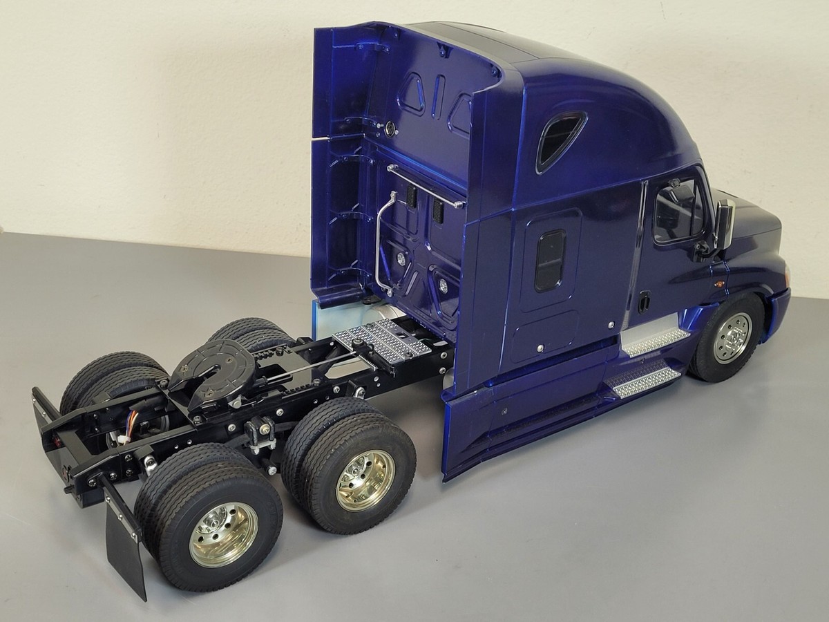 Tamiya R/C 1/14 Blue Freightliner Cascadia Truck+ MFC-01 LED Sound