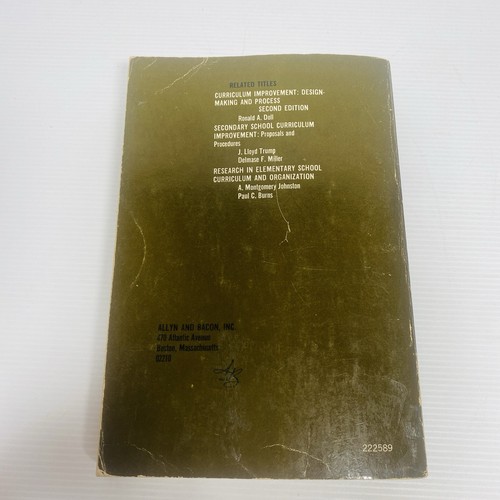 Reading in Curriculum : Second Edition / Glen Hass Kimball Wiles - 第 7/12 張圖片