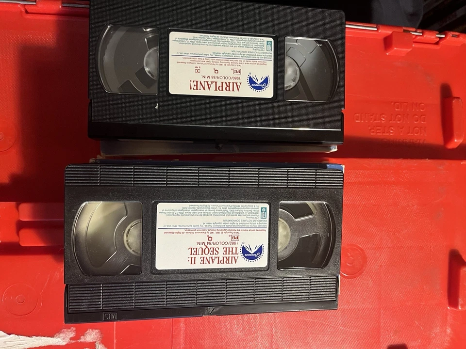 VHS Lot Of 2: Airplane VHS 1980 & Airplane II: The Sequel 1982 Foto 3 de 3