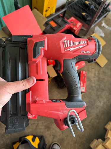 FOR PARTS - **NOT WORKING** - Milwaukee M18 FUEL™ 18 Gauge Brad Nailer (2746-20)