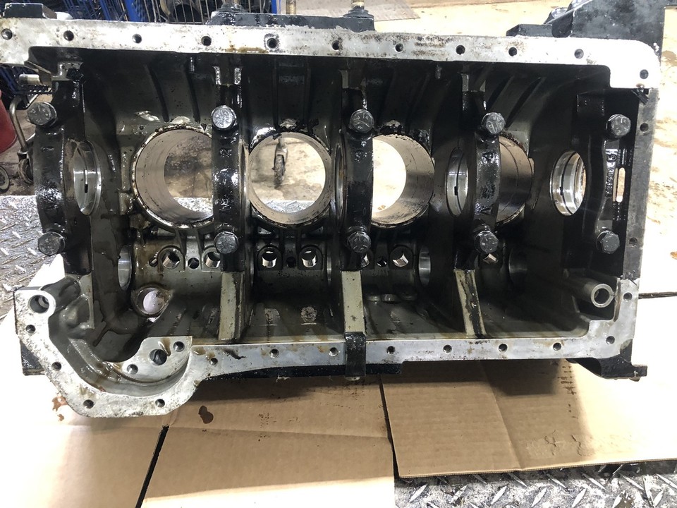MerCruiser 3.7 L 470 190 HP Marine Boat Engine bottom engine block case ...