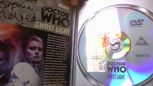 DOCTOR WHO DVD - GHOST LIGHT - SIGNED AUTOGRAPH on insert by Sophie Aldred - ACE - Picture 4 of 5