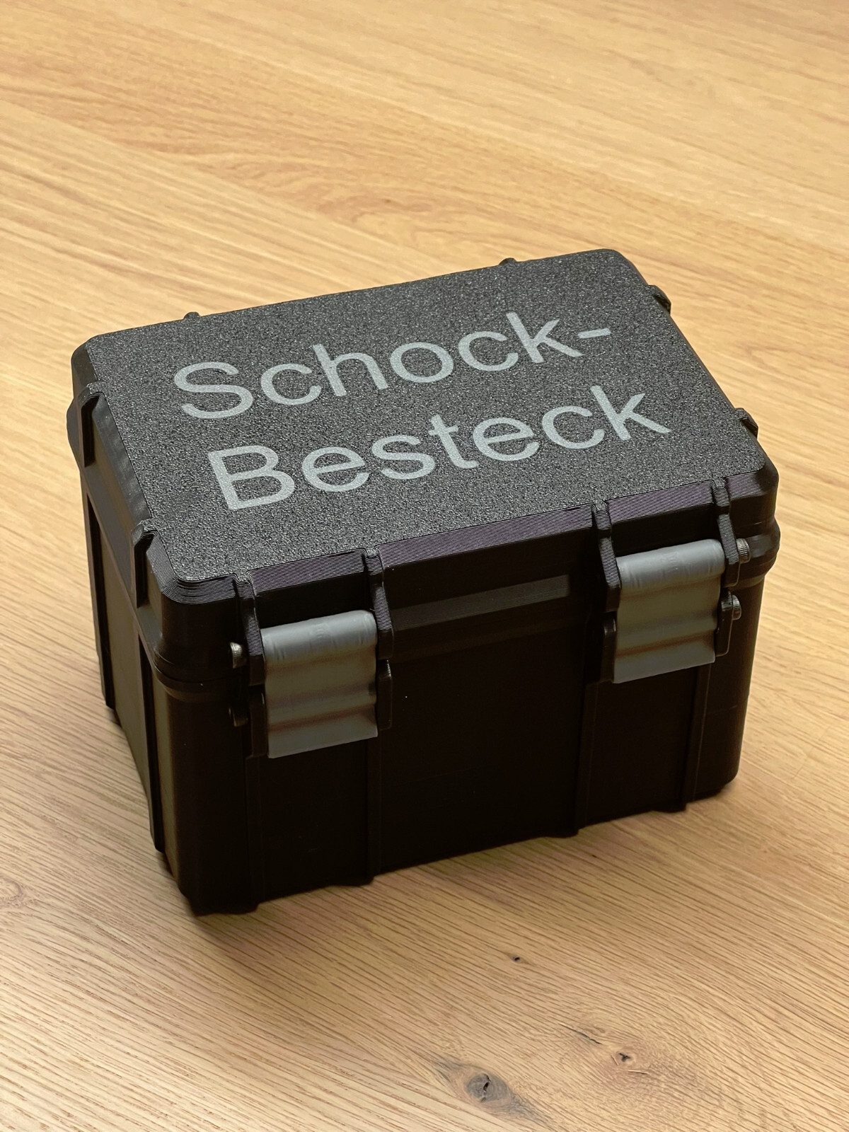 Schockbesteck mit Box Würfel Becher - Knobelbesteck Schocken Knobeln