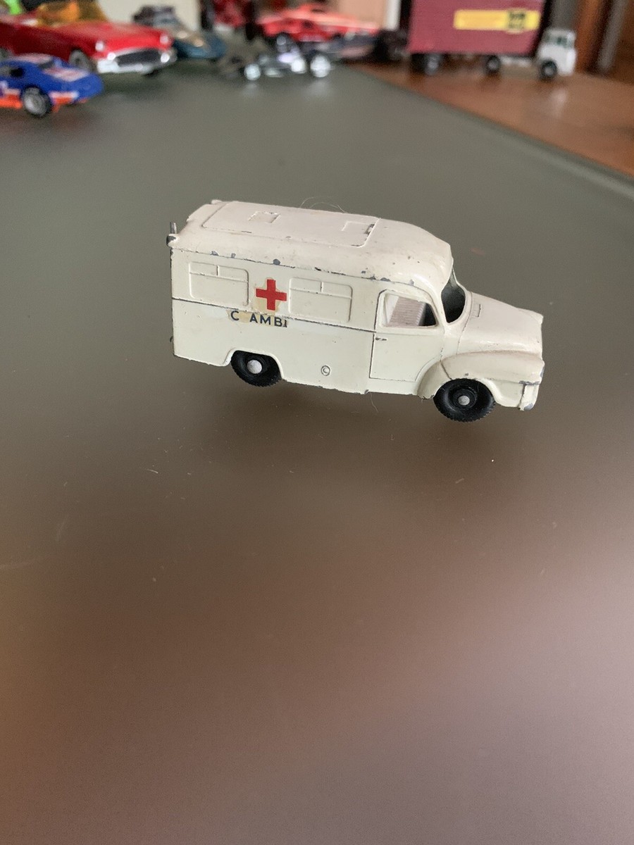 マッチボックス　レズニー　No.14 エッソ 救急車（アンビャランス） マッチボックス レズニー No.14 エッソ 救急車（アンビャランス
